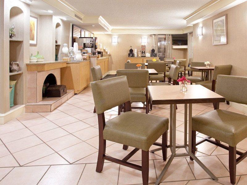 La Quinta Inn By Wyndham Denver Central Restoran fotoğraf